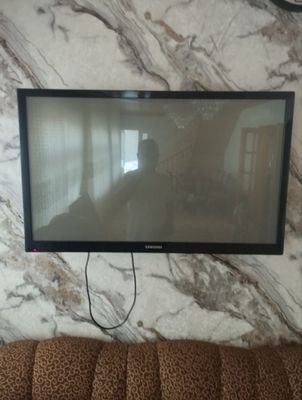 Televizor sotiladi 43tali