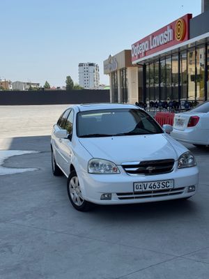 Срочно сотилади Лассети 1.6 л бензин.