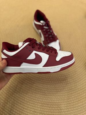 Nike krassovka Yangi Razmer 37