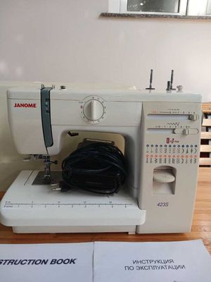 Janome 423S.Год гарантии/Металл/В комплекте.