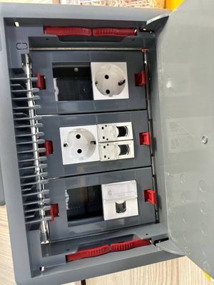 Продаю напольные коробки, лючки бренда Legrand.