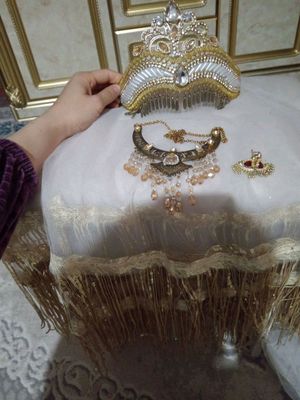 Kelinlar uchun ansanbil taqinchoqlari bilan