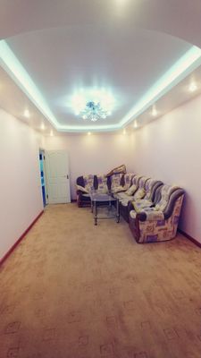 Кизларга квартира Дружба метро якинида 3 хонали уй