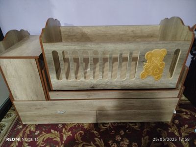 Bolalar kravati va shkafi