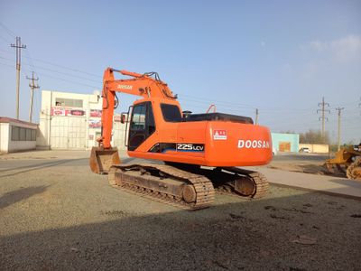 Doosan 225 LCV экскаватор сотилади