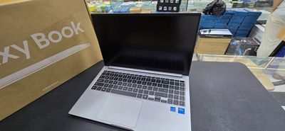 Galaxy Book4 Intel Core 7150U, 16 GB RAM, 512 GB SSD.