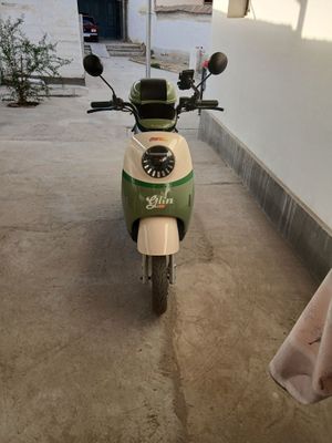 Скутер продаётся электрический