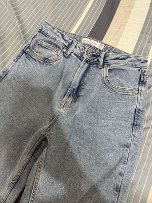 Джинсы Stradivarius mom slim fit