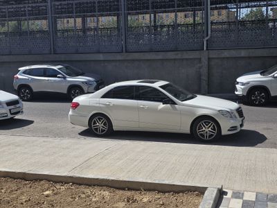 Mers w212 e350 sotiladi