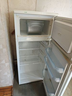 Работающих холодильник не дорого.