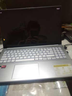 ASUS VIVOBOOK 15 OLED DISPLAY. SOTILADI