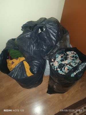 Ayollar kiyimi bolalar kiyimi ham bor ichida