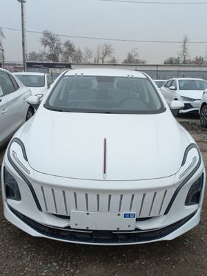 Hongqi E-QM5 500km ранги ок, Тошкентда таййор.