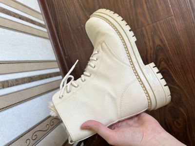 Продаются зимние ботинки