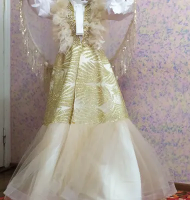 Ansanbil.  Kelin libosi.  Oqshom libosi