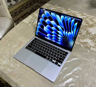 Продаётся MacBook Air M2 (8 / 512 GB) в отличном состоянии!