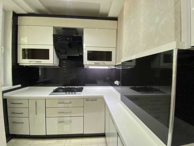 3 комн квартира в кирпичном доме. м.Ойбек
