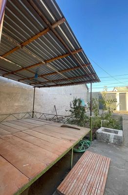 Hovli sotiladi 4 sotx 4 xona uyi bor