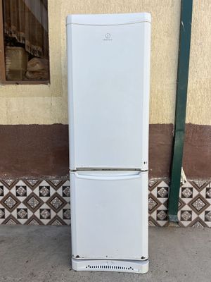 Продается холодильник Indesit