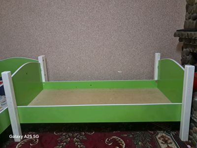 Bolalar krovati xolati yaxshi 2etajli karavat 100 120 kg kotaradi