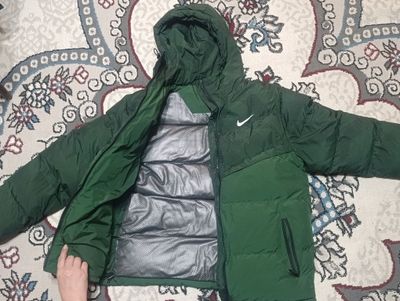 Куртка подростковая, зеленая и синяя.