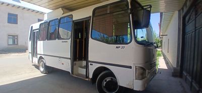 Isuzu avtobus 2013