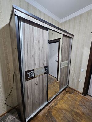 3 ешик купе шкаф сотилади