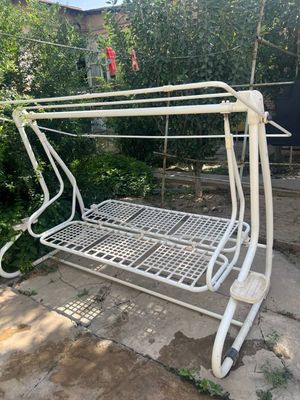 Садовая качеля продаем срочно