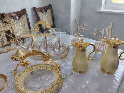 zarhal chiroyli idishlar to'plami sotiladi