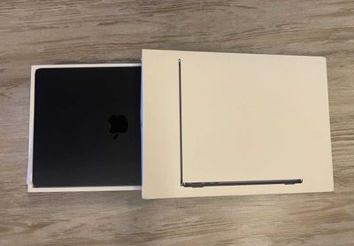 MacBook Air M3 Midnight