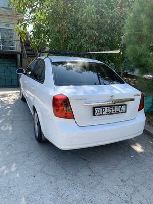 1.8 lasetti srochniy sotiladi