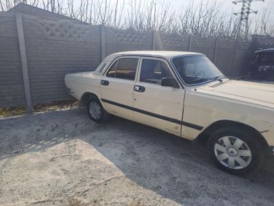 Gaz 2411 mashinasi matori yuq karabka bor kuzuf yaxshi xolatda