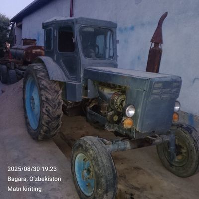 Traktor t 40 srochna sotiladi
