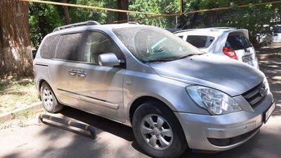 Срочно продам KIA CARNIVAL LIMITED 2006 года Метан, пропан