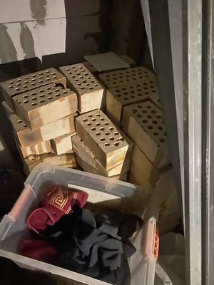 Строй материаллар ортиб колган
