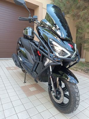 Продаю TAGER sport скутер проктический новый пробег 1900км 150сс.