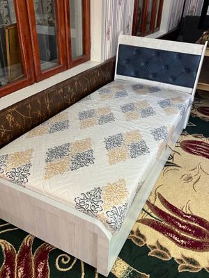 Односпальная кровать с ящиком
