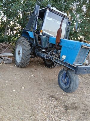 Satsiyanasi zoʻr qarab haydalgan Zigzak Chel mashina