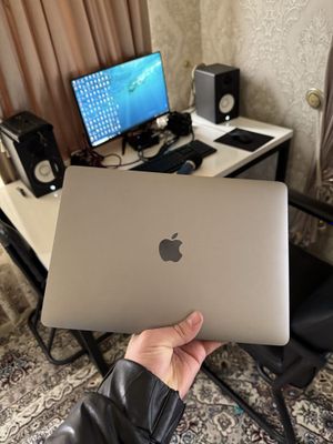 Macbook air m1 8gb I 256gb цикл 33 как новый