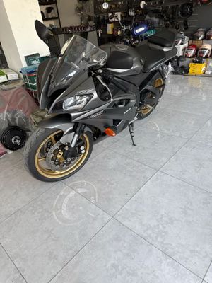 Moto yamaha r 6.
