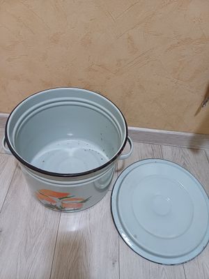 Кастрюля эмалированная