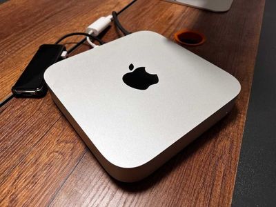 Mac mini M1 2020 va Apple 27 dyum 2560×1440 monitori bilan