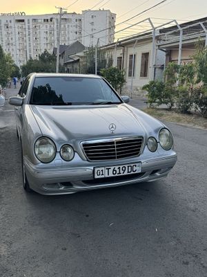 Mercedes Benz E200