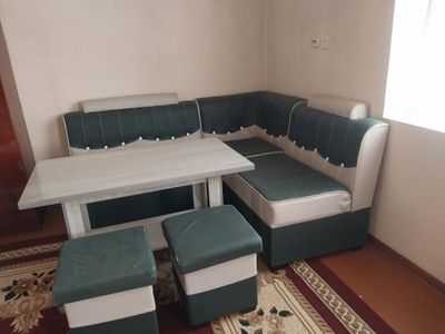 Oshxona yoki mehmonxona uchun yumshoq mebil