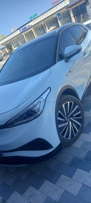 Volkswagen id 4 ...