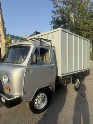 Uaz 452 yuk furgon, 1977 yili