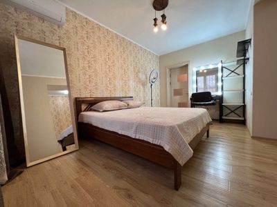 В аренду 2 х ком квартира, ЦУМ, Космонавтов. Appartments for rent