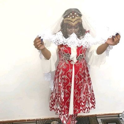 Holati yaxshi, kiyilgan ko`ylak