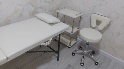 Kushetka etajerka pufik