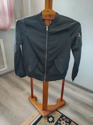 Продам женская ветровка. Цвет мокрый альсфальт. Привезена из Швейцарии